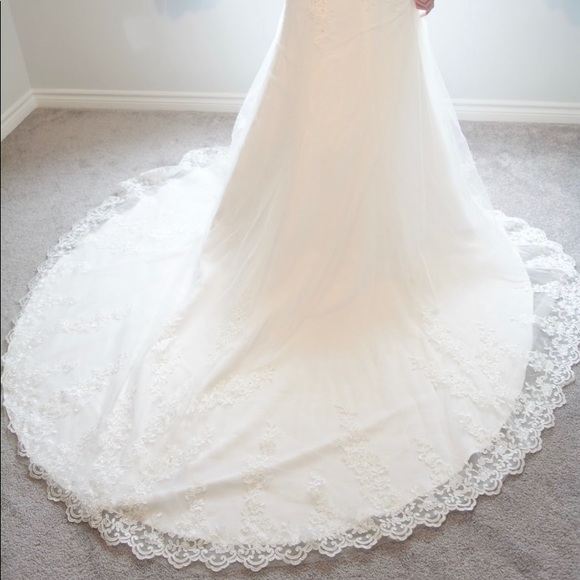 Gown with lace illusion sleeves - Picture 6 of 6